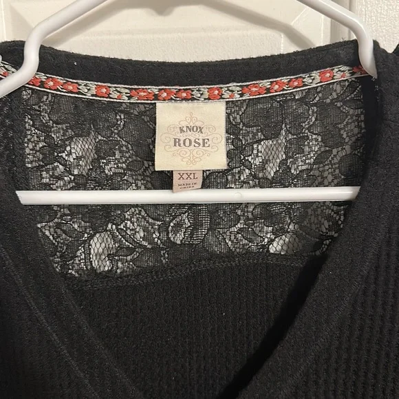 Button and tie front long sleeve - Picture 3 of 5